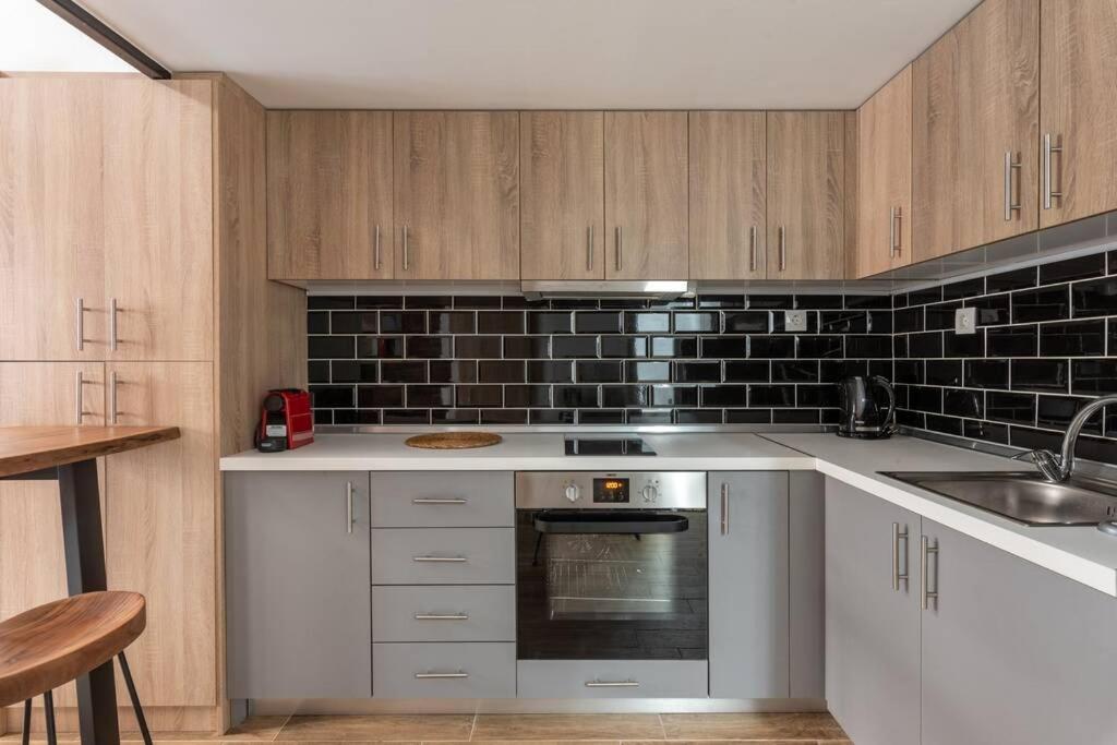 Apartament Industrial Loft Near Seaside W 200Mbps Saloniki Zewnętrze zdjęcie